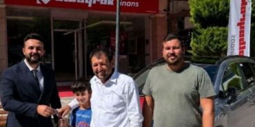 AK Partili Osman Zabun Yeni Aracını Teslim Aldı