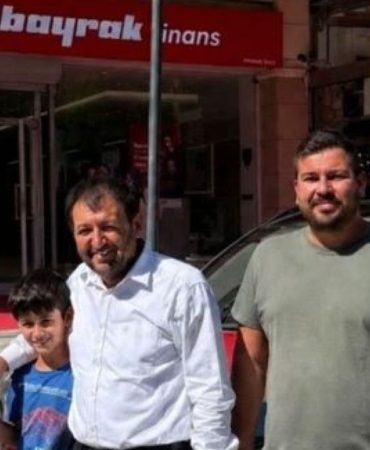 AK Partili Osman Zabun Yeni Aracını Teslim Aldı
