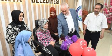 Başdeğirmen çiftinden anlamlı hediye