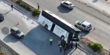 Bucak’ta Faciaya Kıl Payı: 34 Kişilik Tur Otobüsü Yan Yattı