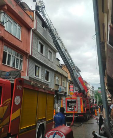 Isparta Eski Sanayi’de Korkutan Yangın: Alevler Çatıyı Sardı