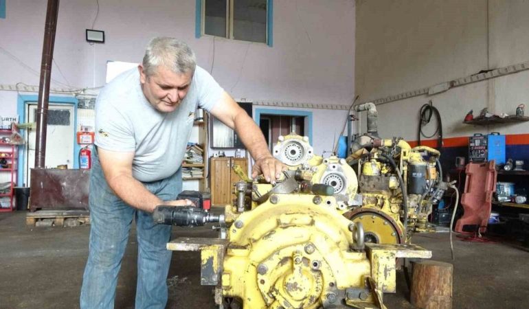 Isparta’da 10 yaşında şantiyelerdeki iş makinelerinin yanında başladığı mesleğini yarım asırdır sürdürüyor