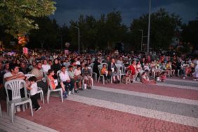 Isparta’da Açık Hava Sineması Rüzgarı Halife Sultan’da Esti