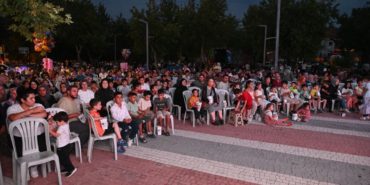 Isparta’da Açık Hava Sineması Rüzgarı Halife Sultan’da Esti