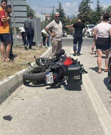 Motosiklet ile Otomobil çarpıştı: 1 yaralı