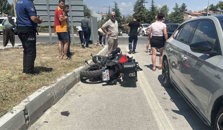 Motosiklet ile Otomobil çarpıştı: 1 yaralı