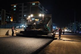 Muzaffer Türkeş Mahallesi’nde Gece Yarısı Asfalt Mesaisi