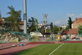 Tarihi Atatürk Stadyumu’nda Veda Vakti: Yıkım Maraton Tribününe Ulaştı