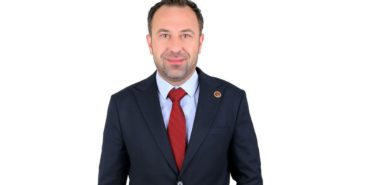 32 Davraz Spor’da Ayrılık: Başkan Yardımcısı Salih Şen Görevini Bıraktı