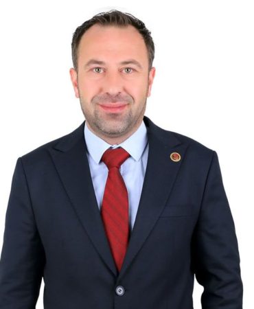 32 Davraz Spor’da Ayrılık: Başkan Yardımcısı Salih Şen Görevini Bıraktı
