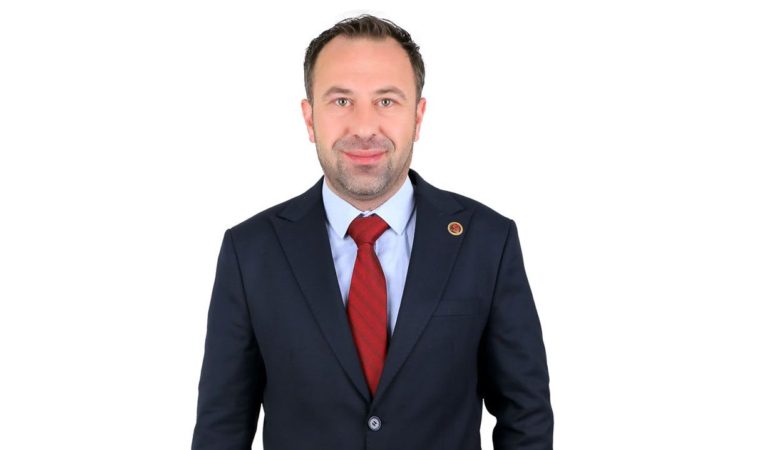 32 Davraz Spor’da Ayrılık: Başkan Yardımcısı Salih Şen Görevini Bıraktı