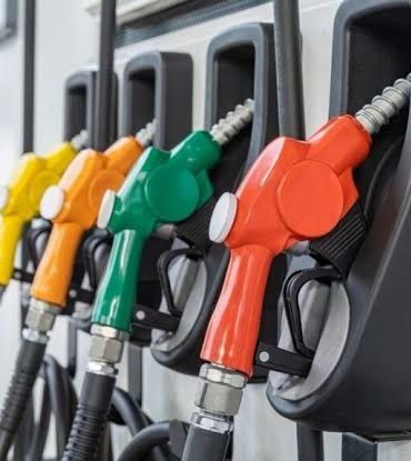 Araç Sahiplerinin Dikkatine: Motorin Fiyatlarına Bu Gece Zam Geliyor