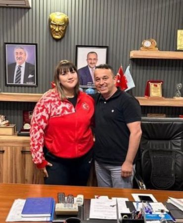 Avrupa Fatihi Genç Haltercilere Esnaf Odasından Altın Jest