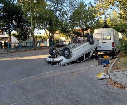 Ayazmana’da Korkutan Çarpışma: Takla Atan Araçtan Bir Yaralı Çıktı