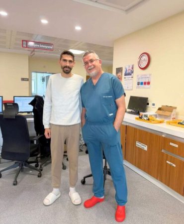 Aylarca Çare Aradı, Şifayı Komşuda Buldu: 13 Santimetrelik Kitle Başarıyla Alındı