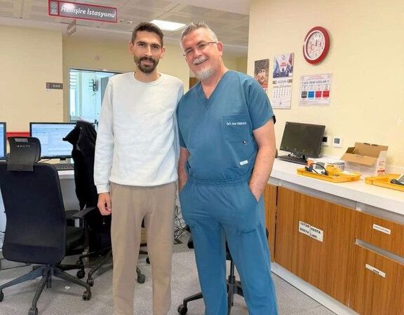 Aylarca Çare Aradı, Şifayı Komşuda Buldu: 13 Santimetrelik Kitle Başarıyla Alındı