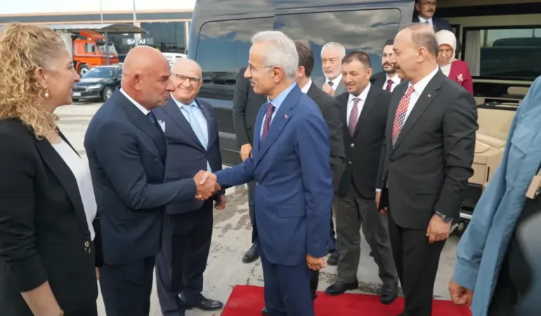 Bakan Uraloğlu Isparta’da Nakliyeci Esnafıyla Buluştu: Nostalji Tırıyla Renkli Anlar