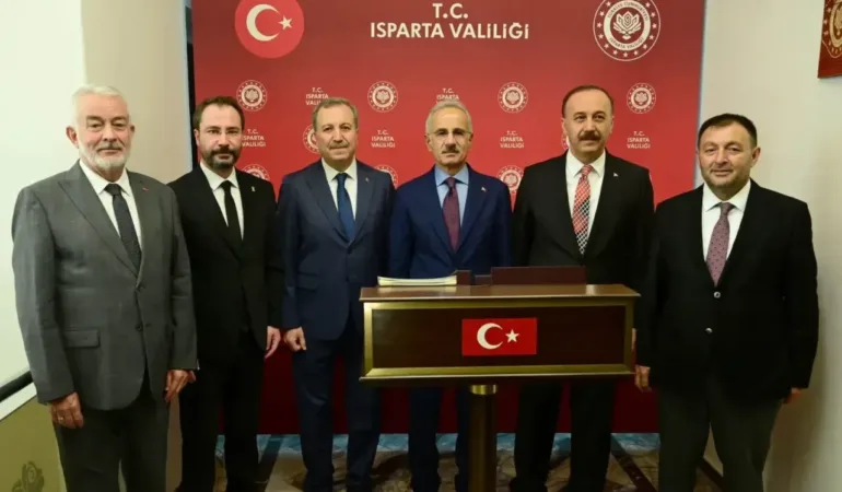 Bakan Uraloğlu’ndan Isparta Valiliği’ne Anlamlı Ziyaret: Gündem Ulaşım ve Yatırımlar