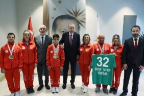 Başkentte Gönülleri Isıtan Buluşma: Cumhurbaşkanı Erdoğan’a Ispartaspor Forması Takdim Edildi