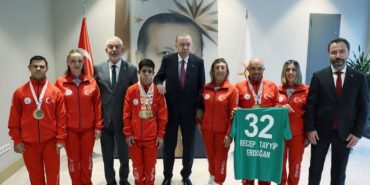 Başkentte Gönülleri Isıtan Buluşma: Cumhurbaşkanı Erdoğan’a Ispartaspor Forması Takdim Edildi