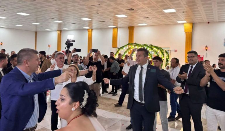Burdur’da Siyaset Dünyasını Buluşturan Nikah: Emre ve Şaziye Evlendi
