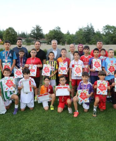Çocuklar Ekranı Bıraktı, SDÜ’de Yeşil Sahaya İndi