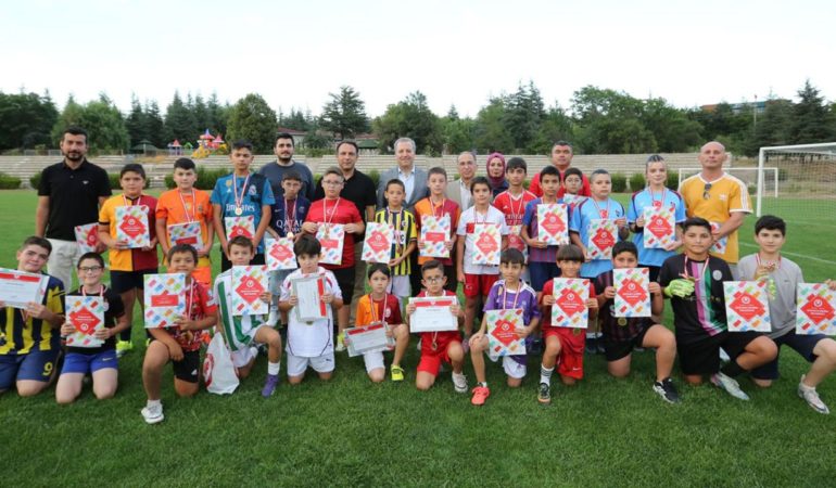 Çocuklar Ekranı Bıraktı, SDÜ’de Yeşil Sahaya İndi