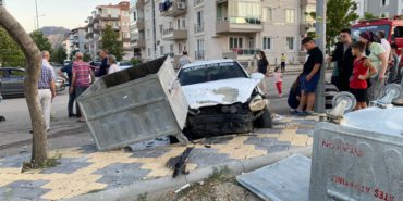 Davraz Mahallesi’nde İki Otomobil Birbirine Girdi: Ucuz Atlatıldı