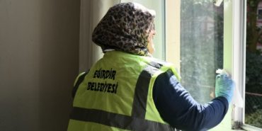 Eğirdir Belediyesi Güllü Teyzenin Yüzünü Güldürdü