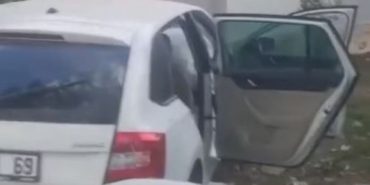 Eğirdir’de Korkutan Kaza: Kontrolden Çıkan Araç Bahçeye Girdi