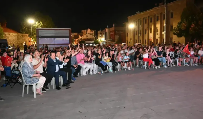 Filenin Sultanları Tarih Yazdı, Isparta Dev Ekranda Tek Yürek Oldu