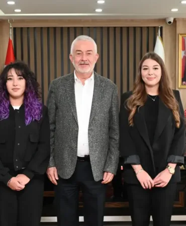 Genç Ressamın Tuvalinden Başkana Duygu Yüklü Mürüvvet Sürprizi