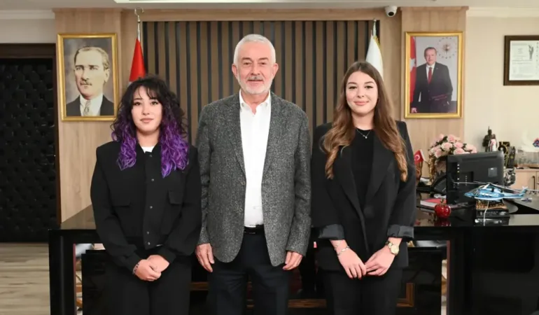 Genç Ressamın Tuvalinden Başkana Duygu Yüklü Mürüvvet Sürprizi
