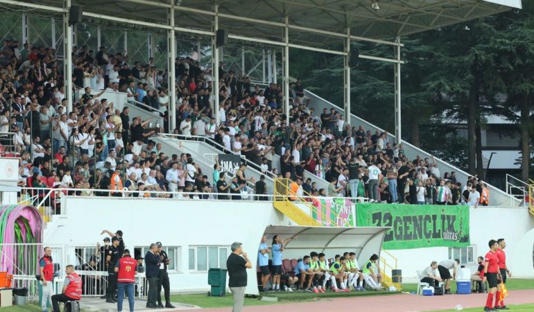 Isparta 32 Spor’da Büyük Kırgınlık: 32 Gençlik Tribünleri Bıraktı