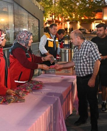 Isparta Meydanında Fenerbahçe Coşkusu: Roma Maçına Dev Ekran