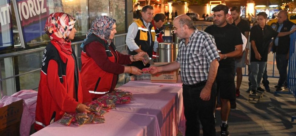 Isparta Meydanında Fenerbahçe Coşkusu: Roma Maçına Dev Ekran