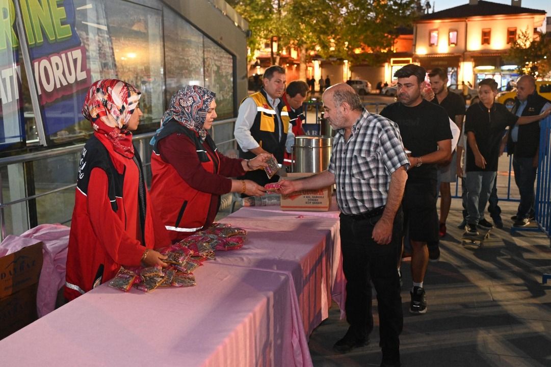 Isparta Meydanında Fenerbahçe Coşkusu: Roma Maçına Dev Ekran