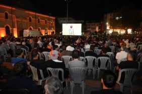 Isparta Sokaklarında Şampiyonlar Ligi: Dev Ekranda Futbol Şöleni