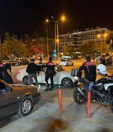 Isparta Sokaklarında Sıkı Denetim: Yunus Timleri Kuş Uçurtmuyor