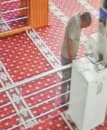 Isparta’da Akılalmaz Olay: Cami Yardım Kutusunu Güpegündüz Boşalttı!