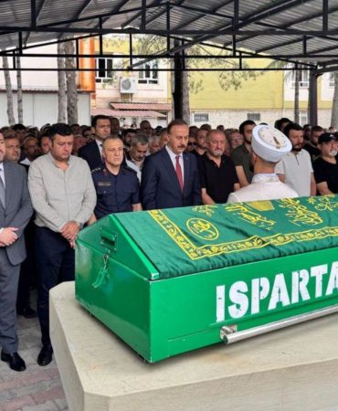 Isparta’da Hüzünlü Veda: Şehit Kardeşi Tahir Öğretmen Toprağa Verildi