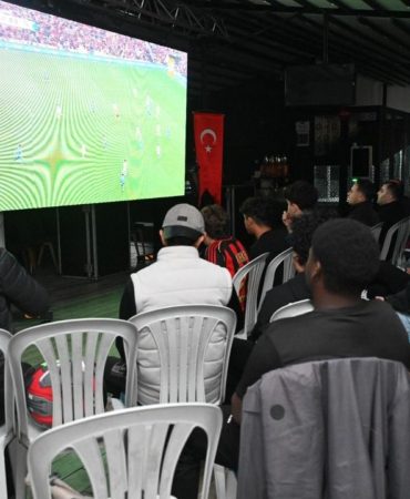 Isparta’da Milli Maç Coşkusu Dev Ekranda Yaşandı