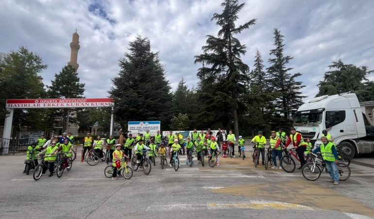 Isparta’da Sağlık ve Farkındalık İçin ‘Türkiye Pedallıyor’ Etkinliği Düzenlendi