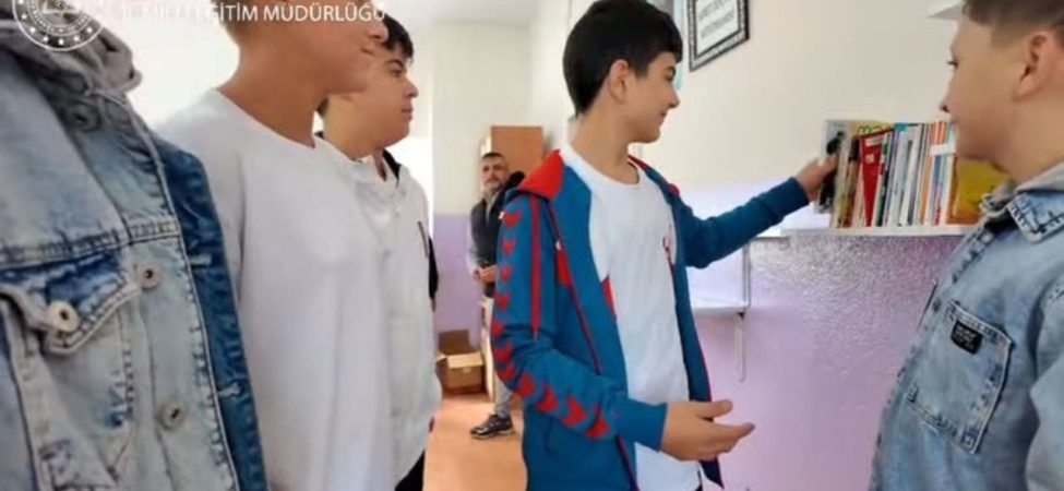 Ispartalı Öğrencilerden Yürek Isıtan Dayanışma: ‘Kardeşim Sen de Oku’ ile 2 Bin Kitap Paylaşıldı