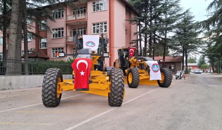 Kırsalın Yol Çilesi Bitiyor: Isparta’ya Yeni Nesil Greyderler
