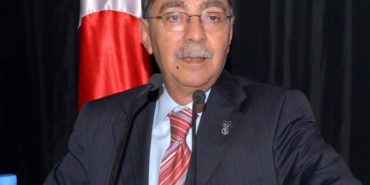 Prof. Dr. Dulupçu’dan Yürek Burkan Vefa: Ahmet Tevfik Köse’nin Kabrini Elleriyle Temizledi