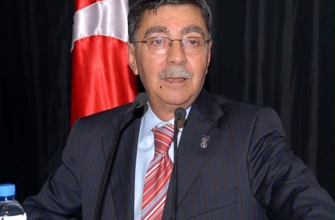 Prof. Dr. Dulupçu’dan Yürek Burkan Vefa: Ahmet Tevfik Köse’nin Kabrini Elleriyle Temizledi