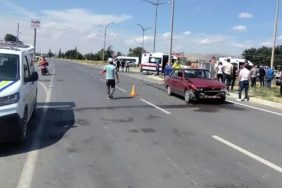Şarkikaraağaç’ta Kavşak Kazası: İki Kişi Hastanelik Oldu
