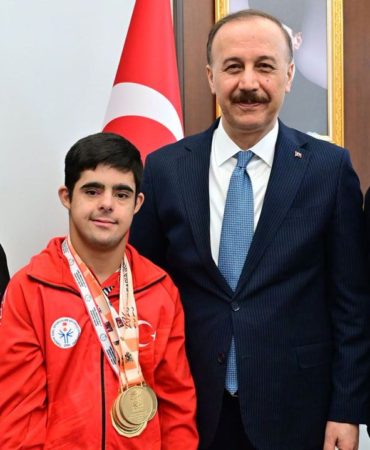 Vali Abdullah Erin, Dünya Şampiyonu Gururumuz Adem Baş’ı Ağırladı
