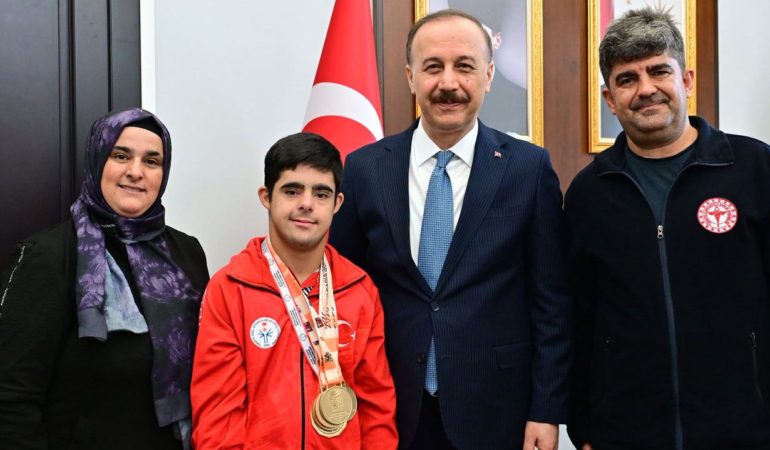 Vali Abdullah Erin, Dünya Şampiyonu Gururumuz Adem Baş’ı Ağırladı
